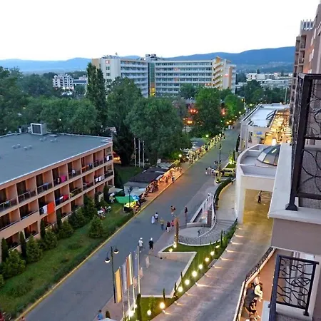 Royal * Σάνι Μπιτς